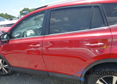 2016 Toyota Rav4 Xle z USA, uszkodzony, nr VIN 2T3RFREV9GW452923